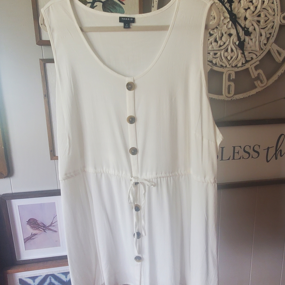 Torrid Cream Sleeveless Button-Front Shirt
